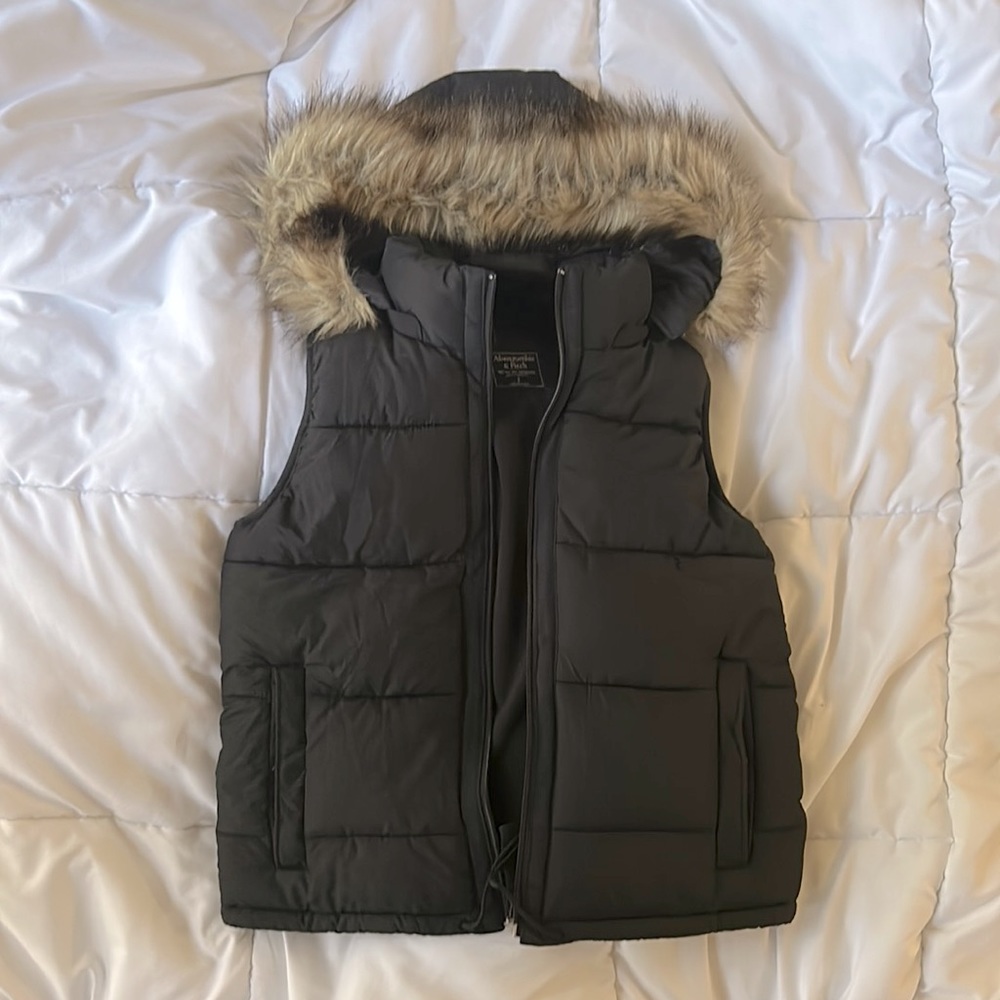 Abercrombie puffer vest with hood